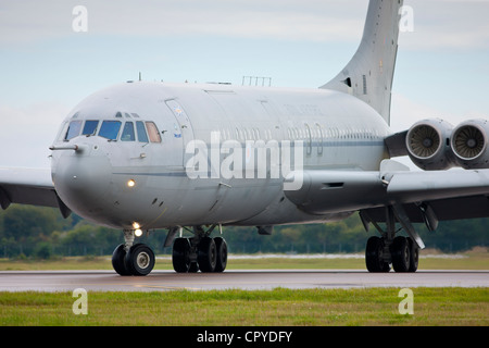 RAF Vickers VC10 air tanker plane landing at RAF Brize Norton Air Base in Oxfordshire, UK Stock Photo