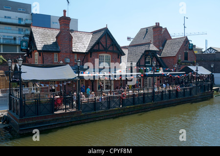 Floating seating area at the King's Ransom pub on the Bridgewater Canal at Sale, Cheshire, England, UK Stock Photo