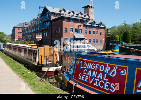 Narrowboats and apartments on the Bridgewater Canal at Sale Waterside, Cheshire, England, UK Stock Photo