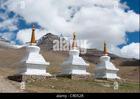 Tibetan Buddhism, Gyangdrak Gompa monastery, three white stupas, region around Mount Kailash, Ngari Prefecture Stock Photo