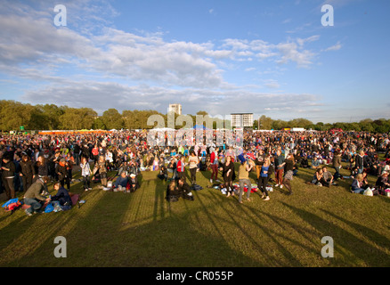 Crowd in Hyde Park watching Diamond Jubilee concert on big screens, London Stock Photo