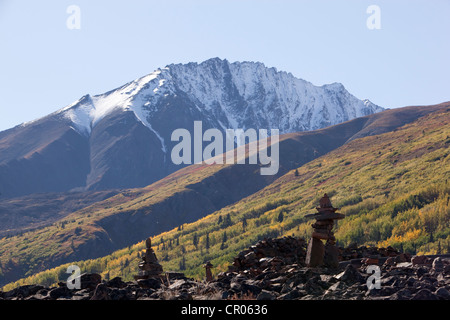 Inuksuk, inukshuk, inukhuk, Inuit stone man, Rock Glacier, mountain behind, Kluane National Park and Reserve, Yukon Territory Stock Photo