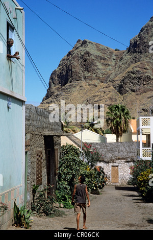 Cape Verde, Santo Antao Island, Cha d'Igreja, talking in a narrow street of the village Stock Photo