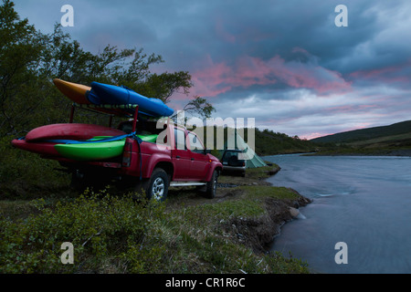 Canoes on truck bed by rural river Stock Photo
