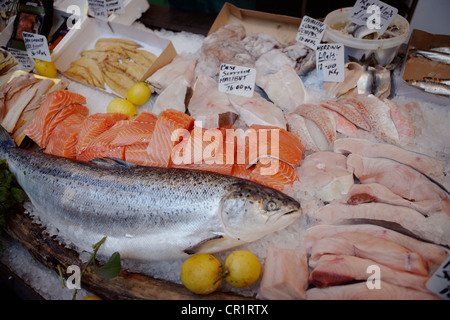 Fresh fish on ice for sale Stock Photo