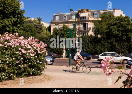 France, Paris, Bois de Vincennes, avenue Daumesnil Stock Photo