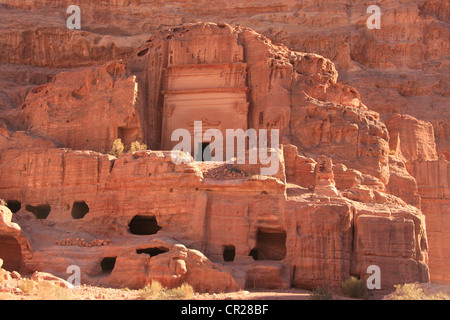 TEMPLE CARVED FROM SANDSTONE MOUNTAIN, PETRA, JORDAN, MIDDLE EAST Stock Photo