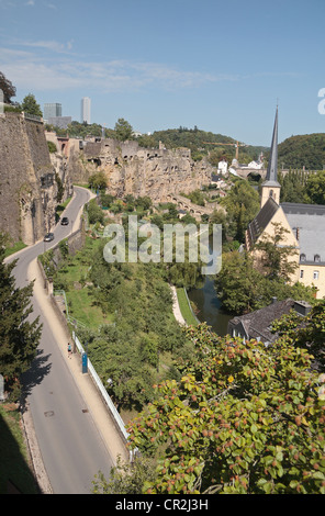 View along Rue Sosthene Weis from the city ramparts to the Plateau du Rham area of Luxembourg city, the Grand Duchy Luxembourg. Stock Photo