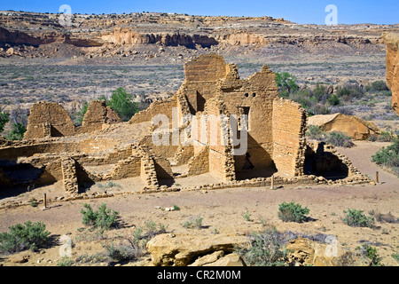 The sandstone walls of the Anasazi great house of Kin Kletso, in Chaco Canyon National Historical Park, New Mexico Stock Photo