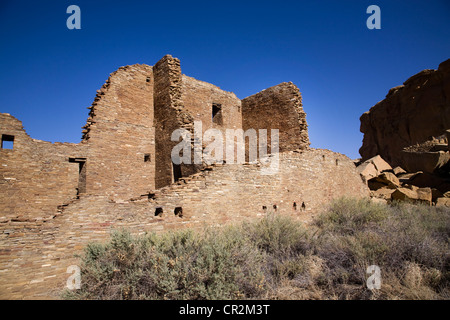 The sandstone walls of the Anasazi great house of Pueblo Bonito, Chaco Canyon National Historical Park, New Mexico Stock Photo