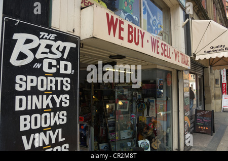 View of a second-hand shop on Newton Street Manchester Stock Photo