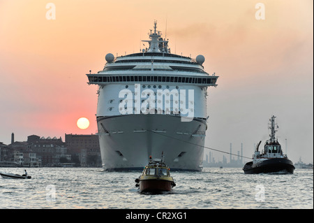 Voyager of the Seas, cruise ship, built in 1999, 311m, 3114 passengers, departing, Venice, Veneto, Italy, Europe Stock Photo