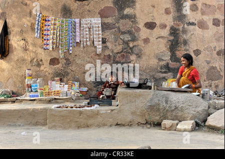 Street trading, street vendor, Orchha, Madhya Pradesh, North India, India, Asia Stock Photo