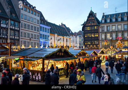 Christmas market in Colmar, Alsace, France, Europe Stock Photo