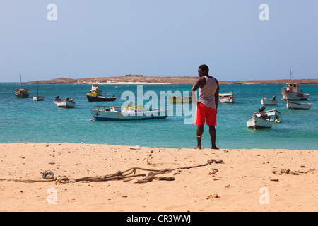 Small fishing boats in harbour between Ilheu de Sal Rei island and Praia de Diante beach Sal Rei, Boa Vista, Cape Verde Islands Stock Photo