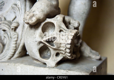 Austria, Salzburg, historic centre UNESCO World Heritage, sculpture of skull in funerary monument, St Sebastian cemetary or Stock Photo
