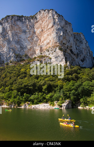 France, Ardeche, Vallon Pont d'Arc, going down Ardeche River on canoe Stock Photo