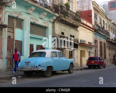 Cuban street scene in the old town of Havana, Cuba, Latin America Stock Photo