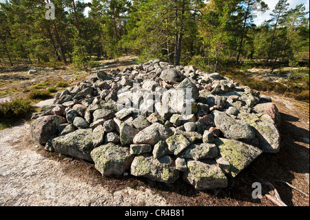 Southern Finland, Sammallahdenmaki site UNESCO World Heritage, Bronze Age burial site with 36 granite cairns Stock Photo