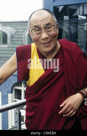 Dalai Lama 14th (Tenzin Gyatso), * 6.7.1935, Tibetan lama and politician, half length, during a visit to Germany, 2000, Stock Photo