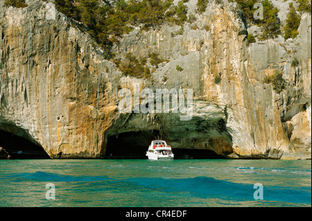 Cliffs between Cala Gonone and Cala Capiani, Golfo di Orosei, east coast of Sardinia, Italy, Europe Stock Photo