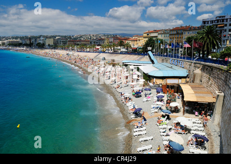Beach along Promenade des Anglais, Nice, Nizza, Cote d'Azur, Département Alpes Maritimes, Provence-Alpes-Côte d’Azur, France Stock Photo