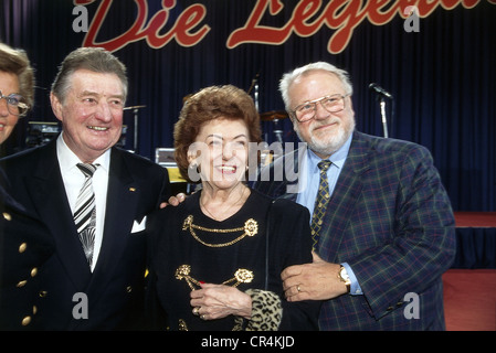 Walter, Fritz, 31.10.1920 - 17.6.2002, German footballer, group picture, with his wife Italia and the actor Guenter Strack, on Walter's 75th birthday, 31.10.1995, Stock Photo