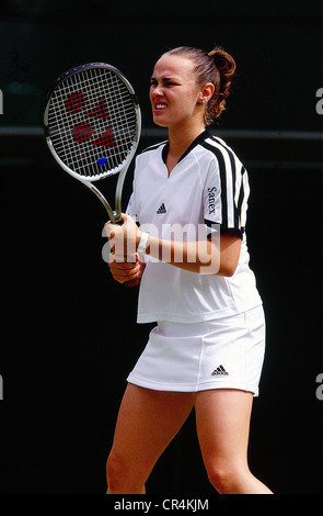 Hingis, Martina, * 30.9.1980, Swiss tennis player, full length, Court Wimbledon, 2000, Stock Photo