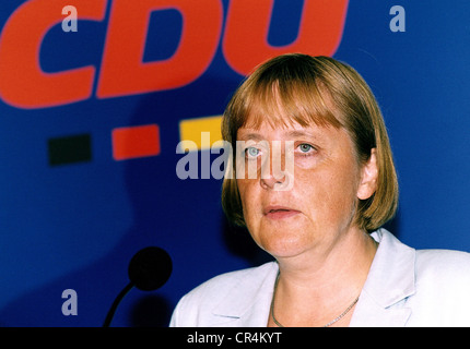 Merkel, Angela Dorothea, * 17.7.1954, German politician (CDU), portrait, as federal chairwoman of the CDU, giving speech, 2000, Stock Photo