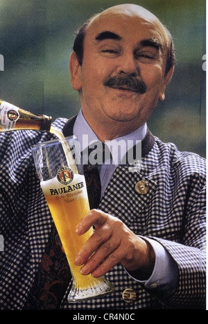 Sedlmayr, Walter, 6.1.1926 - 15.7.1990, German actor, half length, advertising for 'Paulaner' beer, Germany, 1990, Stock Photo