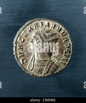 Aurelianus Lucius Domitius, 9.9.214 - 275 AD, Roman Emperor 270 - 275 AD, portrait, side view, coin image and exergue, 20 mm 3,2 g, copper and silver, 274 AD, private collection, Stock Photo