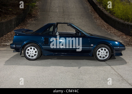 Toyota MR2 Mk1 80s wedge mid engine sports car - Mid enigne Rear wheel ...