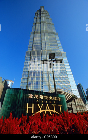 China, Shanghai, Pudong District, Grand Hyatt Hotel in the Jinmao Tower by the American architect firm Skidmore, Owings and Stock Photo