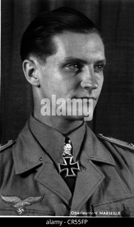 Marseille, Hans Joachim, 19.9.1919 - 30.9.1942, German military officer, fighter pilot, portrait, as Oberleutnant (first lieutenant) after receiving the Knights Cross of the Iron Cross with Oak Leaves and Swords on 18.6.1942, postcard after official propaganda photo, Stock Photo
