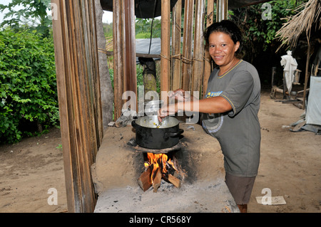 Woman preparing food on a simple fireplace, Acampamento 12 de Otubro landless camp, Movimento dos Trabalhadores Rurais sem Terra Stock Photo