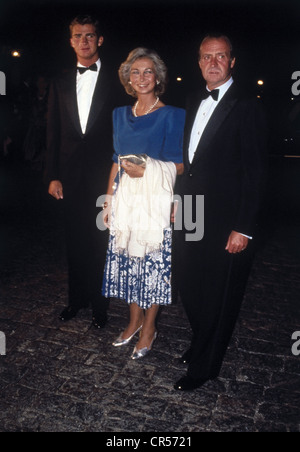 Juan Carlos I, * 5.1.1938, King of Spain since 22.11.1975, with wife Queen Sophia and son Felipe Prince of Asturias, on occasion of the wedding anniversary of King Constantine II and Queen Anne-Marie of Greece, 1998, Stock Photo
