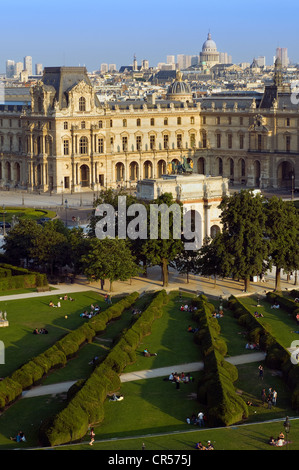 France, Paris, the TuIleries gardens in front of the Arc du Carrousel and the Louvre Stock Photo