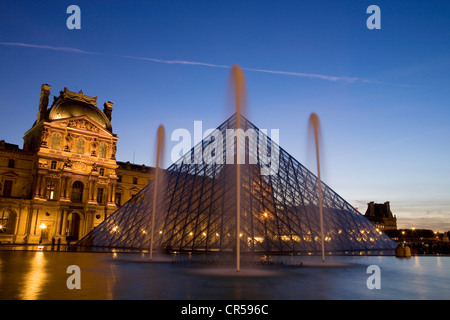 France, Paris, the pyramid of the Louvre by architect Ieoh Ming Pei in the Cour Napoleon Stock Photo