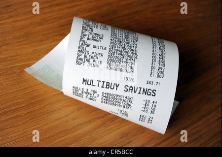 SUPERMARKET FOOD BILL TILL RECEIPT WITH MULTIBUY SAVINGS  GROCERY COSTS PRICES INCOMES HOUSEHOLD BUDGETS VALUE SPECIAL OFFERS UK Stock Photo