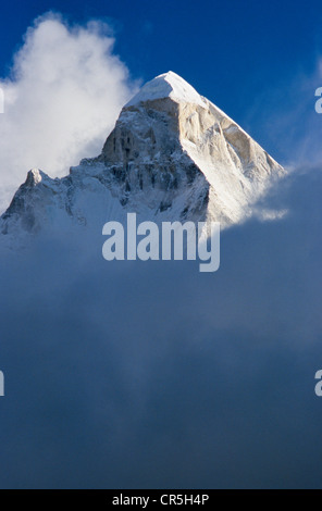 Shivling, with 6543m the highest natural Shiva Lingam, above Gaumukh, Gangotri, Uttarakhand, formerly Uttaranchal, India, Asia Stock Photo