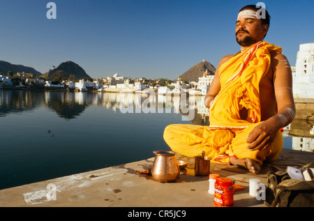 Brahmin praying to Shiva at the holy Lake of Brahma, Pushkar, Rajasthan, India, Asia Stock Photo