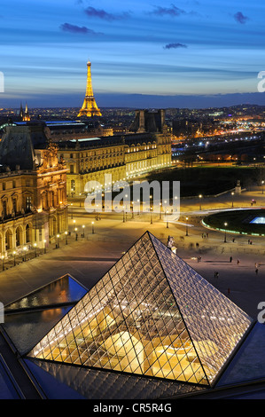 France, Paris, the museum and the pyramid of the Louvre by architect Ieoh Ming Pei and the Eiffel tower (© SETE-Illuminations Stock Photo