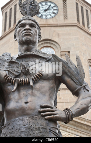 South Africa, Gauteng Province, Pretoria, city hall built in 1931 with the statue of the tribal chief Tshwane Stock Photo