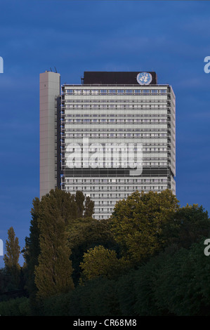 Langer Eugen building, UN logo, headquarters of UN organisations in Bonn, North Rhine-Westphalia, Germany, Europe Stock Photo