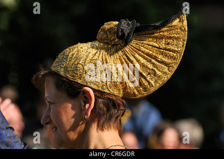 Goldhaubengruppe Aigen golden bonnet group from aus Bad Fuessing, Traditional Costume and Riflemen's parade, opening of the Stock Photo