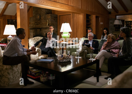 US President Barack Obama talks with President François Hollande of France, Prime Minister Mario Monti of Italy, and Chancellor Angela Merkel of Germany in the living room of Aspen Cabin during the G8 Summit May 18, 2012 at Camp David, MD. Stock Photo