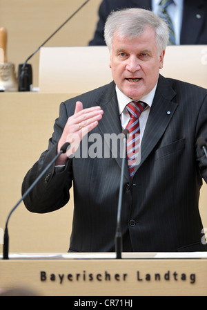 Seehofer, Horst, * 4.7.1949, German politician (CSU), Bavarian prime minister, government declaration to Bayern LB, Bavarian parliament, Munich, Germany, 3.12.2008, Stock Photo