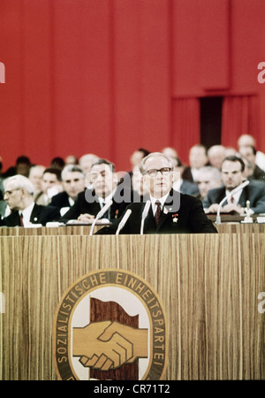 Honecker, Erich, 25.8.1912 - 29.5.1994, German politician (SED), Chairman of the Council of State of the GDR,29.10.1976 - 18.10.1989, speech to 30th anniversary of the German Democratic Republic, East Berlin, 7.10.1979, , Stock Photo
