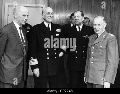 Heusinger, Adolf, 4.8.1897 30.11.1982, German general, Chairman of