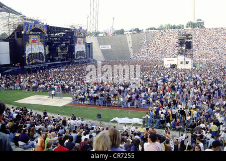 Jackson, Michael, 29.8.1958 - 25.6.2009, American musician (pop singer), audience during his concert, Olympiastadion, Munich, Germany, 28.6.1992, Stock Photo